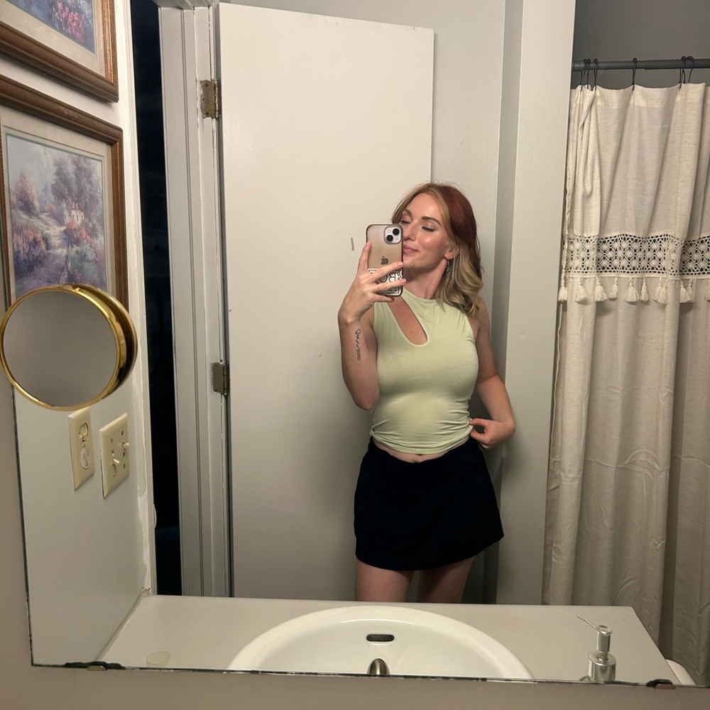 Lululemon Athletica Cut-Out Top in Light Green